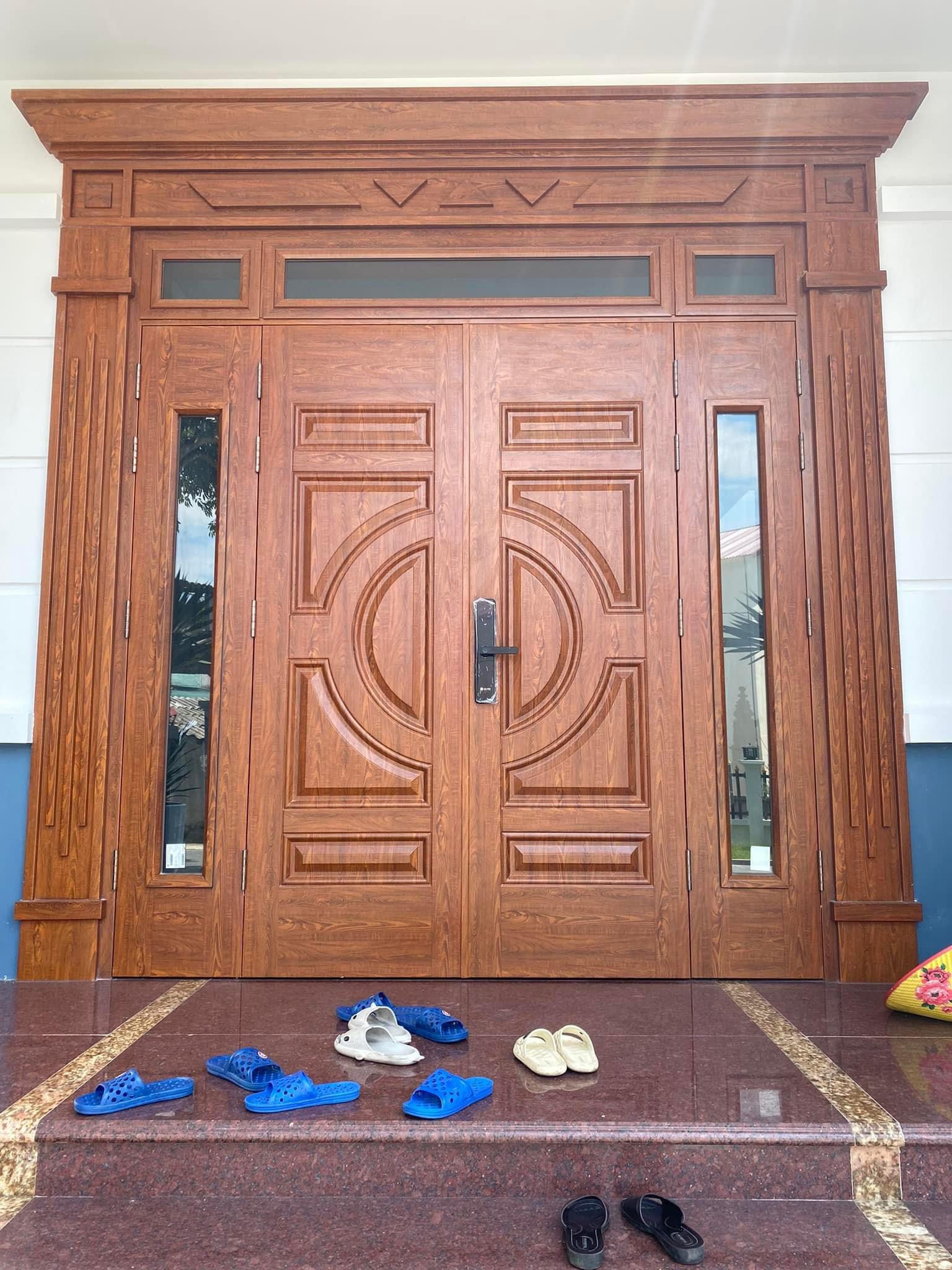 Mẫu cửa thép vân gỗ tại Tân Uyên